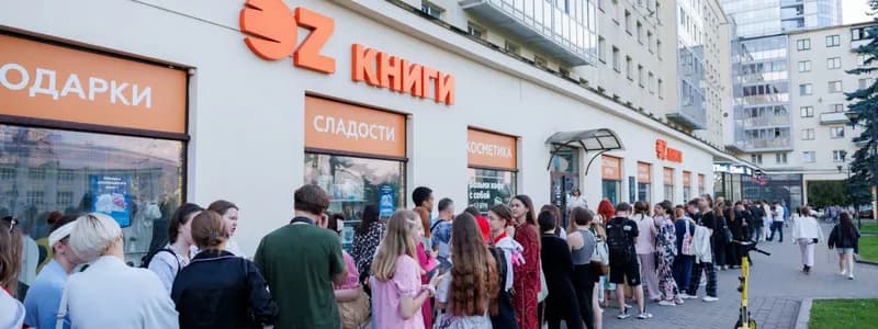 Километровая очередь и пижамы. В ночной книжный OZ пришли 10 000 человек