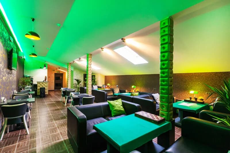 Cube Café (Куб кафе)
