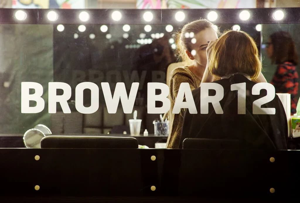 Макияж и моделирование бровей «Brow Bar 12 (Броу Бар 12)» — фото 4