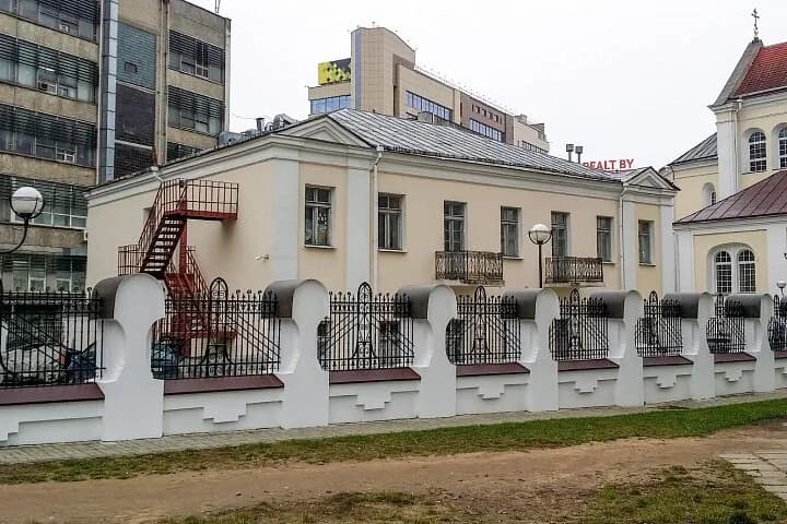 Бывшее здание Петро-Павловского монастыря — фото 3