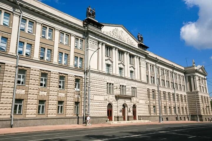 Здание Минского суворовского училища