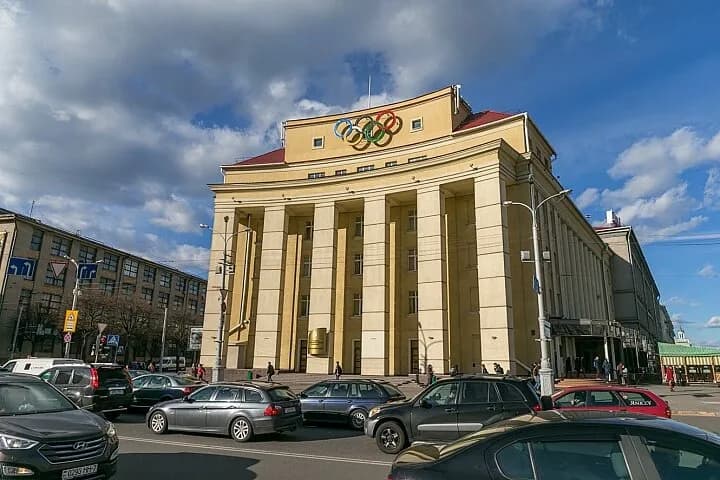 Здание института физкультуры
