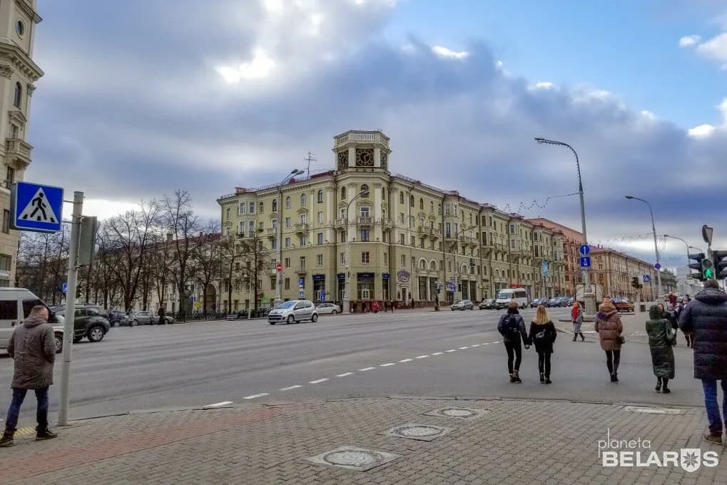 Дом с часами на проспекте Независимости — фото 4