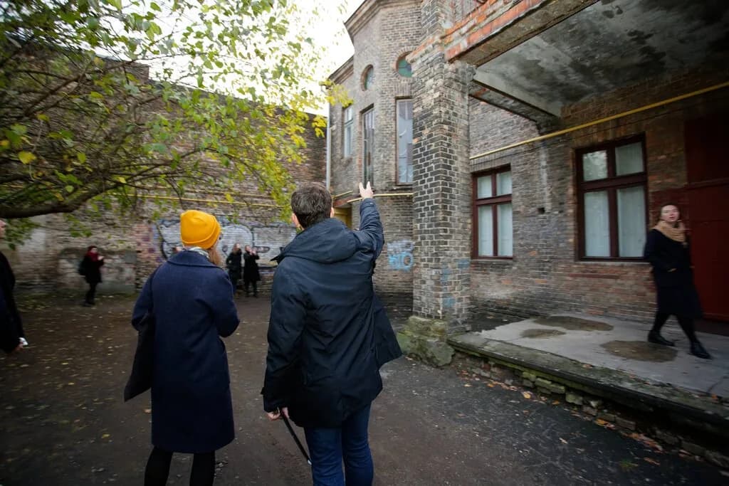 Двор дома врача Арье Бегуна — фото 2