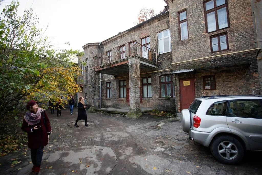 Двор дома врача Арье Бегуна — фото 4