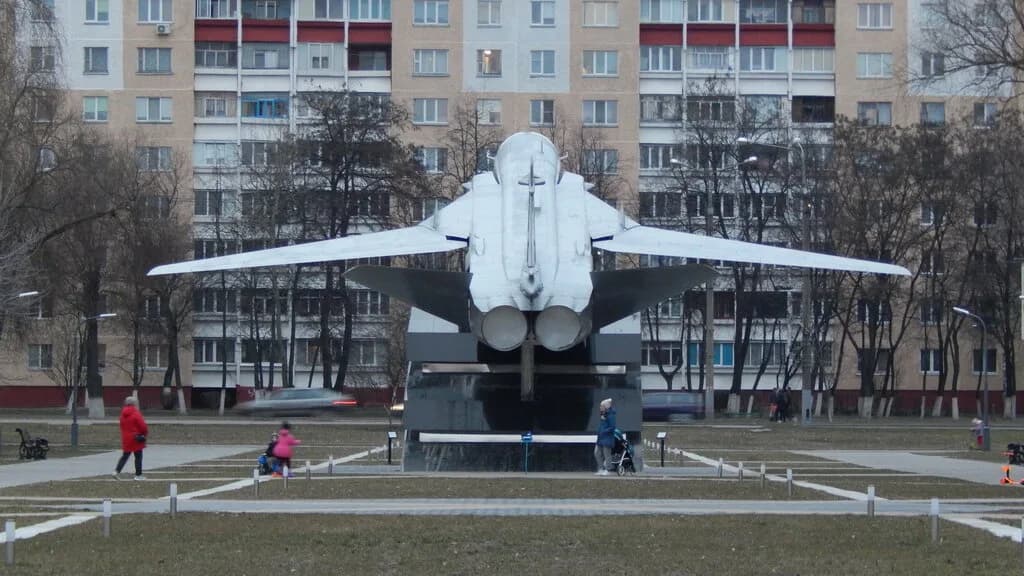Памятник бомбардировщику Су-24М — фото 6