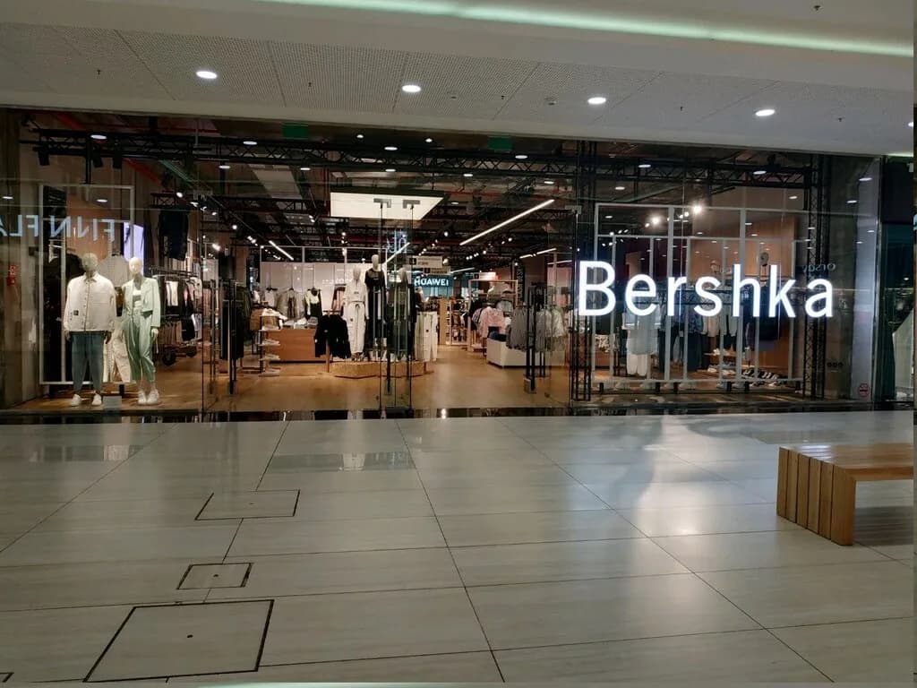 Магазин «Bershka (Бершка)» — фото 2