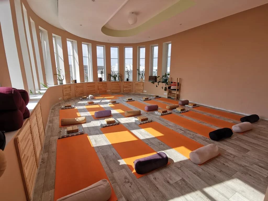 Студия йоги «YOGAHALL (ЙОГАХОЛЛ)» — фото 2
