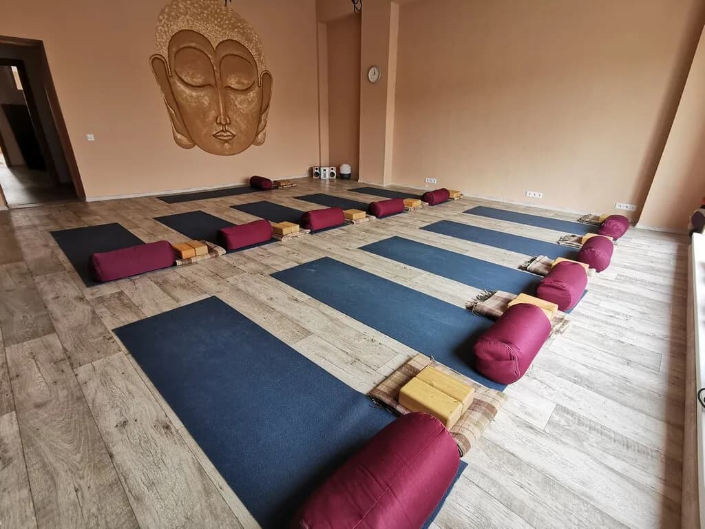 Студия йоги «YOGAHALL (ЙОГАХОЛЛ)» — фото 3