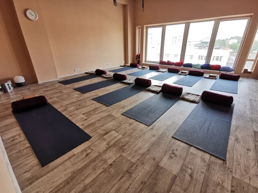 Студия йоги «YOGAHALL (ЙОГАХОЛЛ)» — фото 4