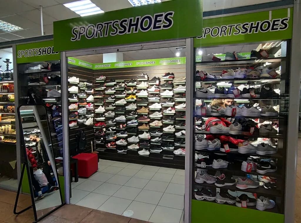 Sports shoes
