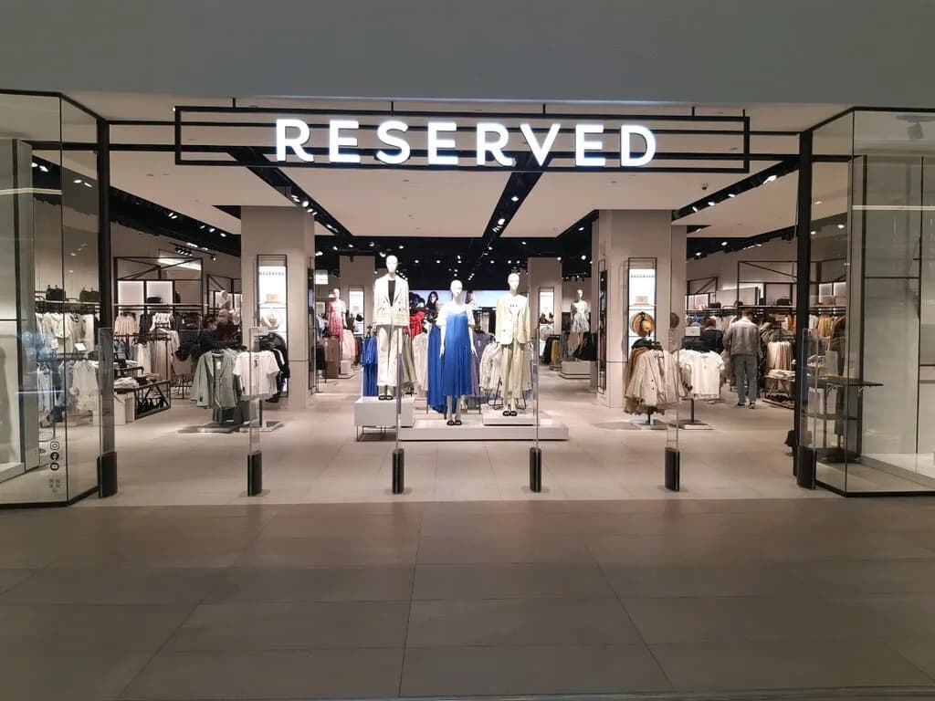 Магазин одежды «Reserved (Резервд)»