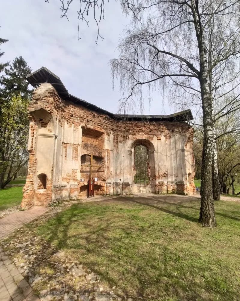 Развалины часовни-усыпальницы Прушинских
