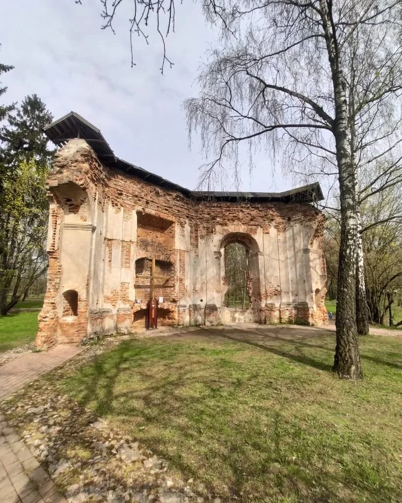 Развалины часовни-усыпальницы Прушинских