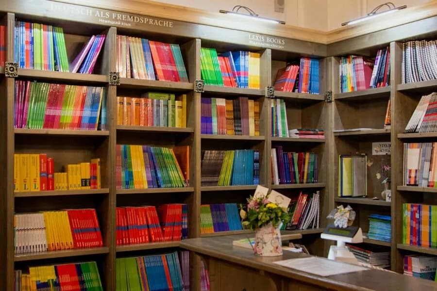 Магазин иностранной книги «Лексис»