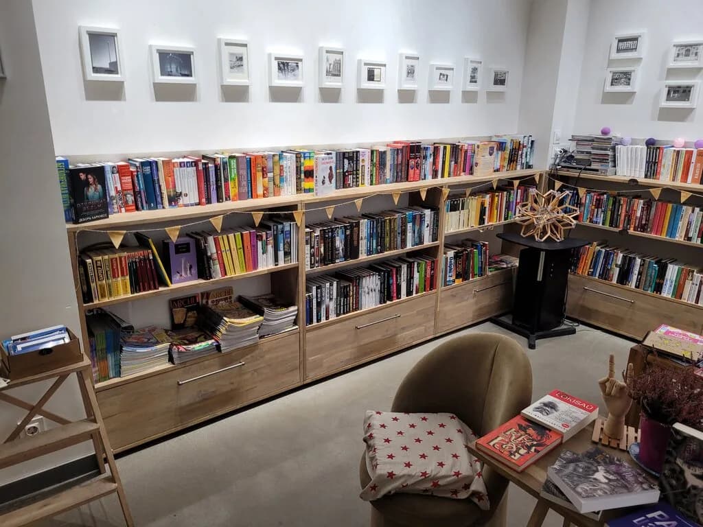 Книжный шкаф — фото 2