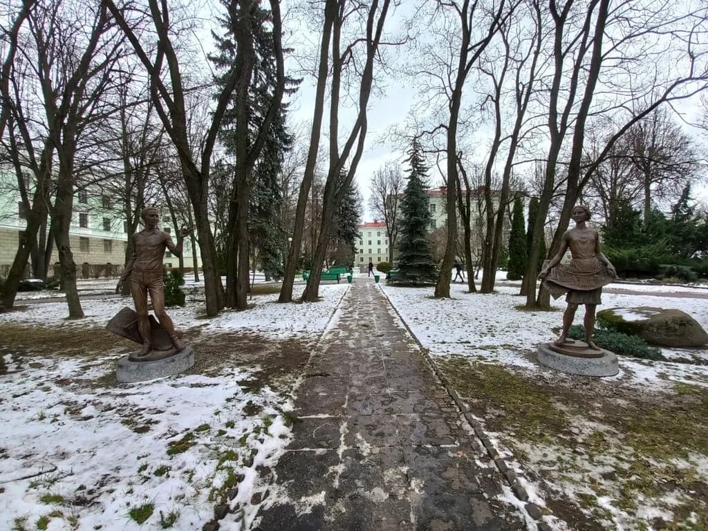 Студент и студентка