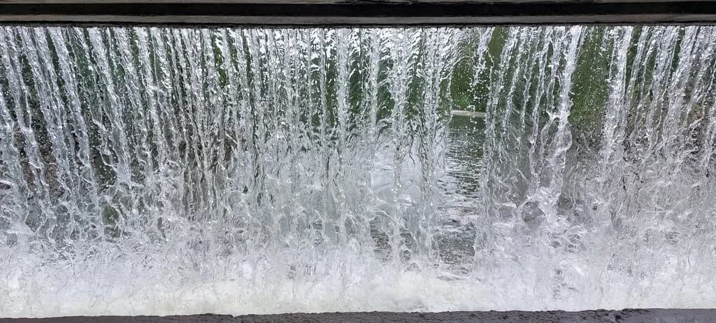 Искусственный водопад — фото 2