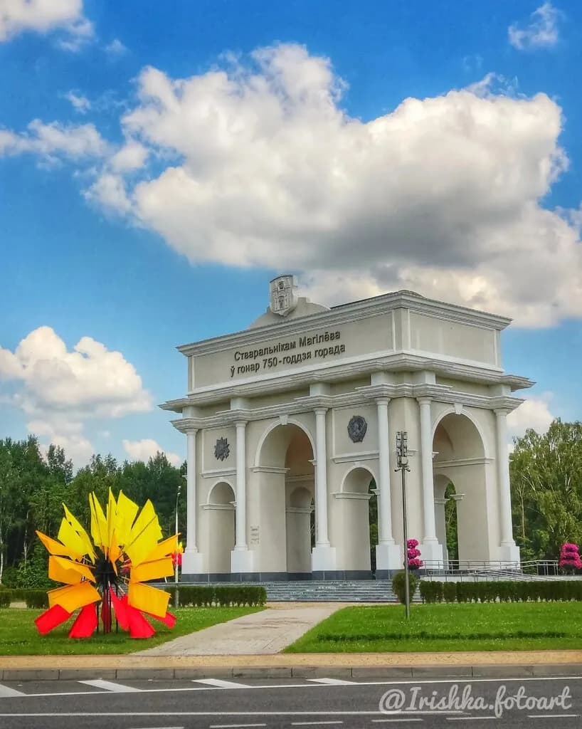 Триумфальная арка Создателям Могилёва в честь 750-летия города — фото 4