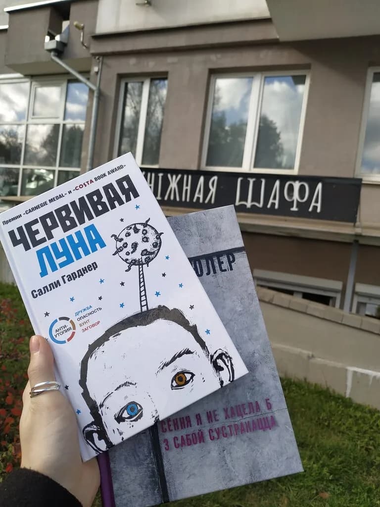 Книжный шкаф — фото 5