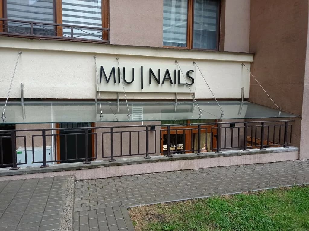 Miu Nails