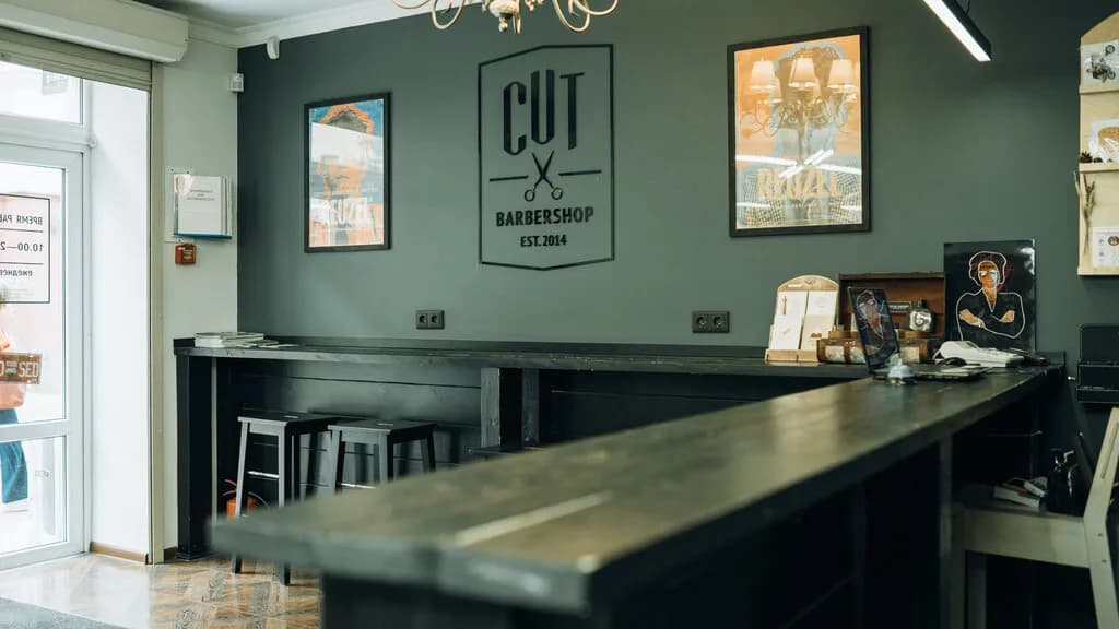 Мужская парикмахерская «CUT Barbershop (КAT Барбершоп)» — фото 2