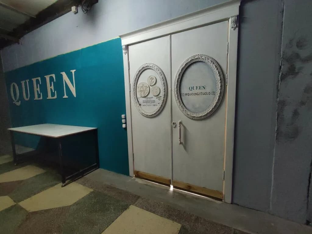 Queen Studio