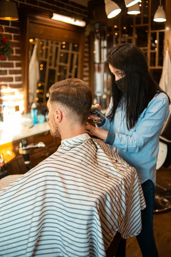 Мужской салон «BARRYMORE barbershop (Бэрримор барбершоп)»