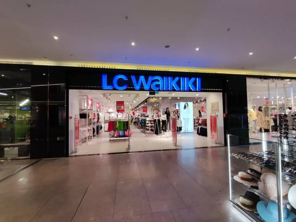 Магазин одежды для всей семьи «LC Waikiki (ЭлСи Вайкики)»