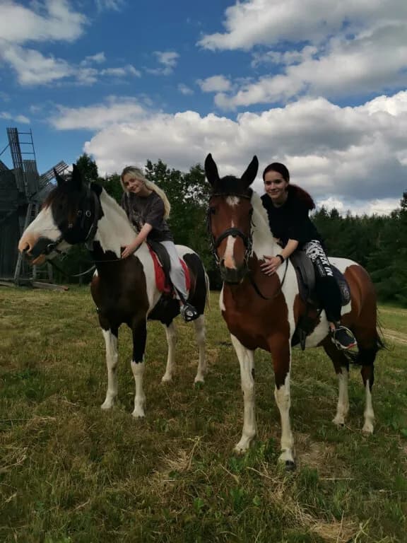 Верхом