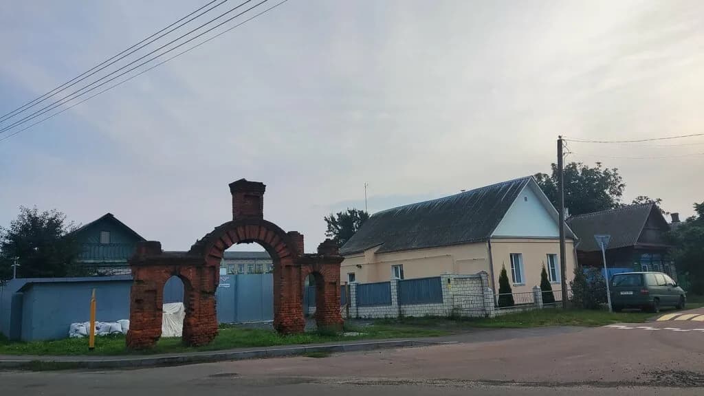 Ворота Покровской церкви — фото 4