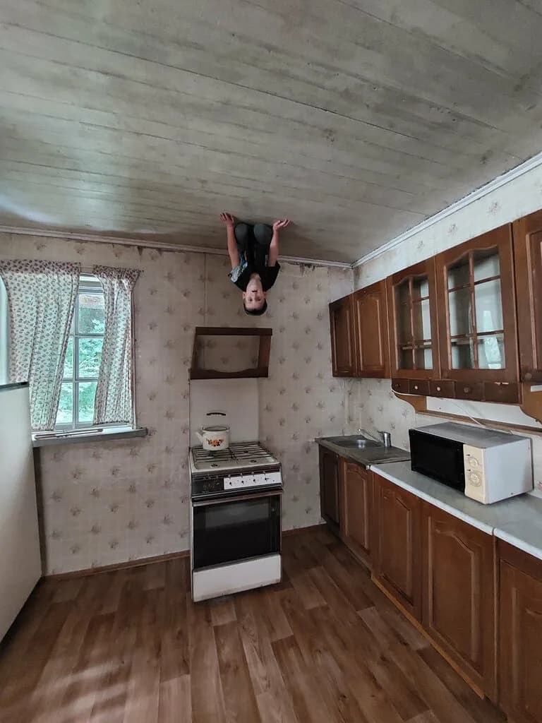 Перевёрнутый дом
