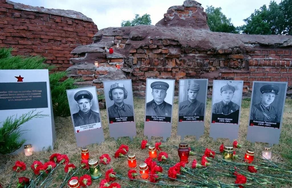 Руины церкви Святых Петра и Павла монастыря базилиан — фото 6