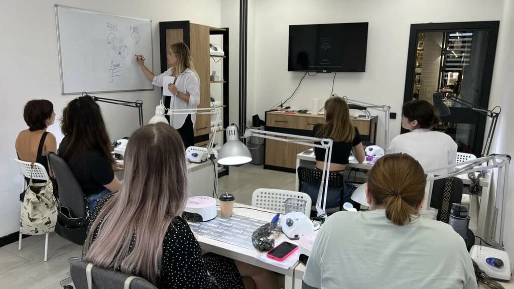 Международный учебный центр по маникюру в 28 странах «Курсы маникюра EMi (Эми)» — фото 5