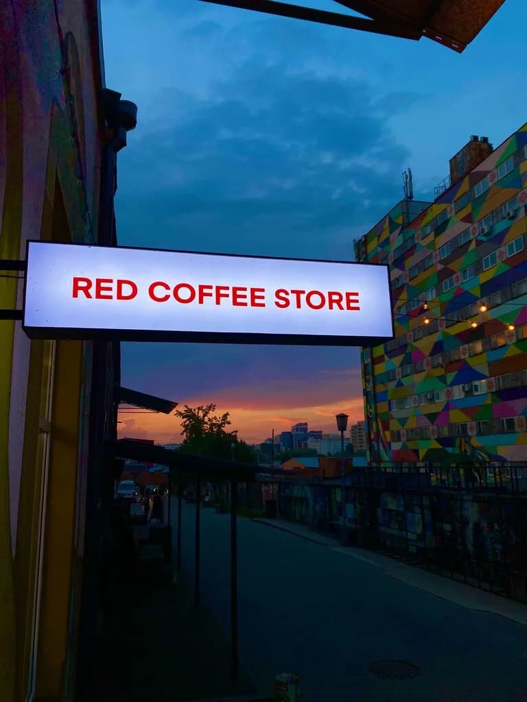 Red coffee store — фото 6