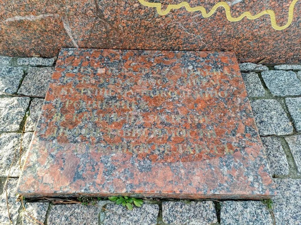 Аллея в память героев-комсомольцев погибших в годы Великой Отечественной войны — фото 2