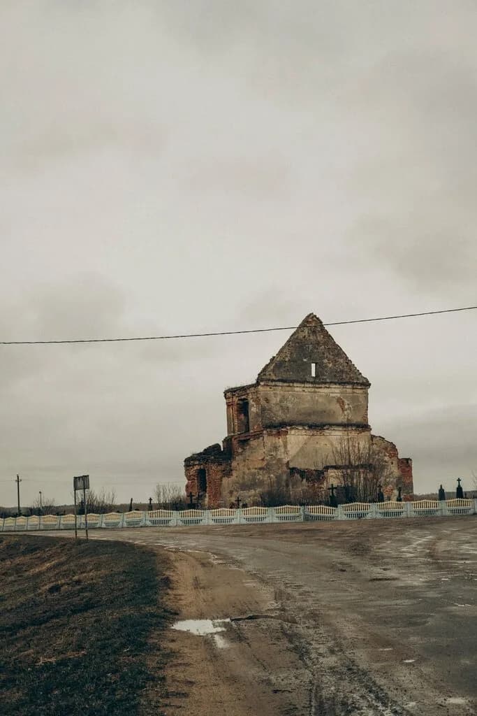 Руины костёла иезуитов XVIII век — фото 6