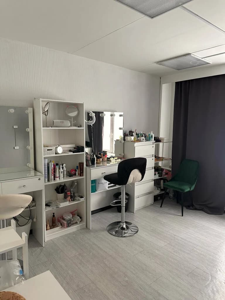 Kononovich makeup