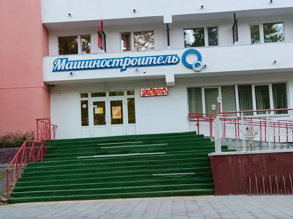 Машиностроитель