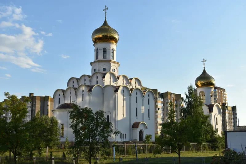 Храм в честь святого архангела Михаила и прочих сил небесных, верхний храм