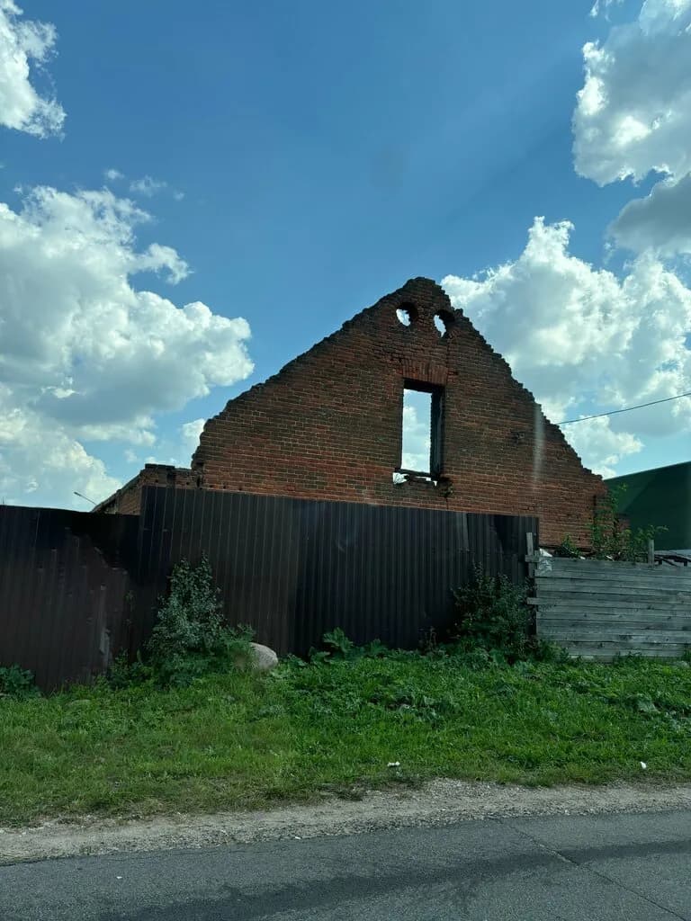 Руины конюшни Прушинских