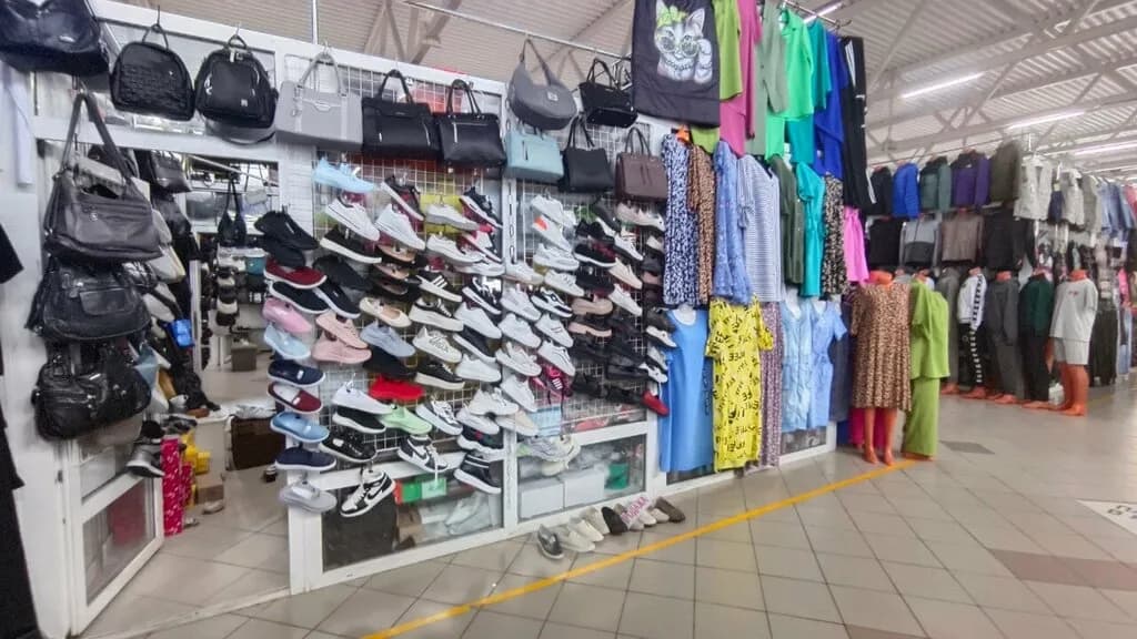 Магазин обуви и одежды — фото 3