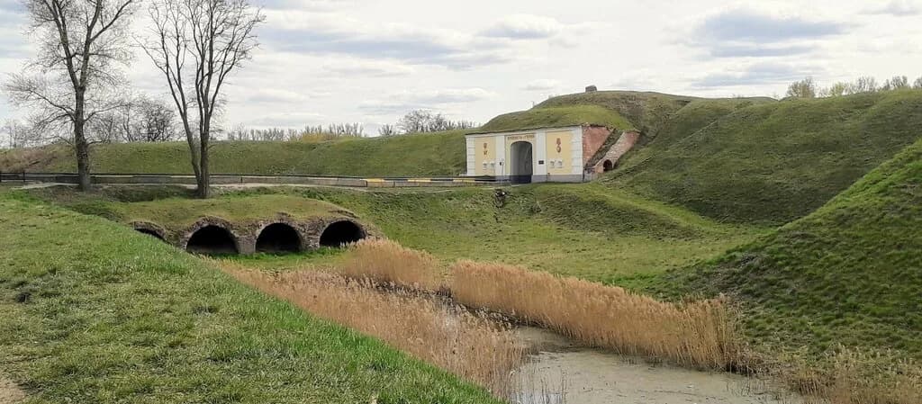 Капонир во рву II фронта