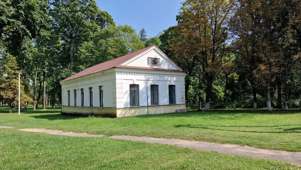 Флигель