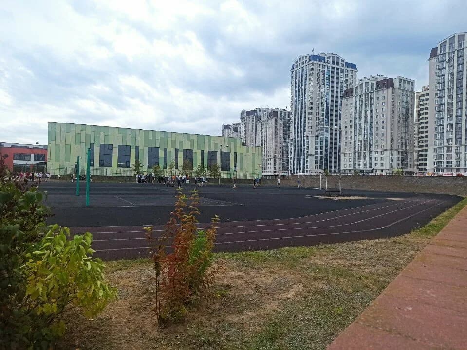 Стадион средней школы № 61