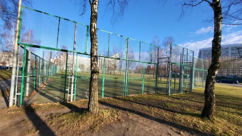 Футбольная площадка