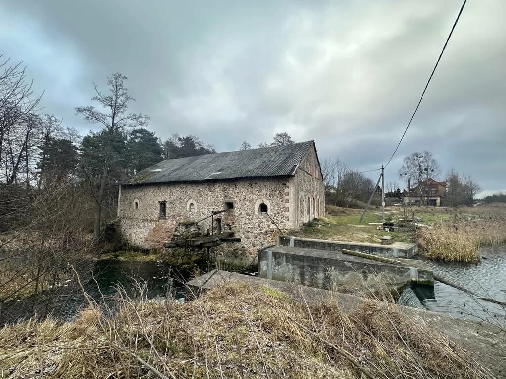 Старинная водяная мельница