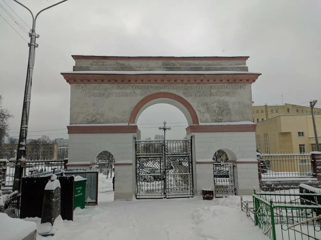 Ворота Кальварийского кладбища — фото 2