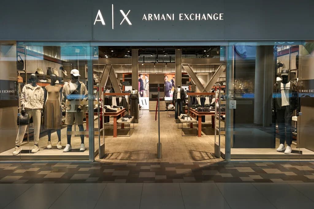 Магазин одежды «Armani Exchange (Армани Эксченж)»