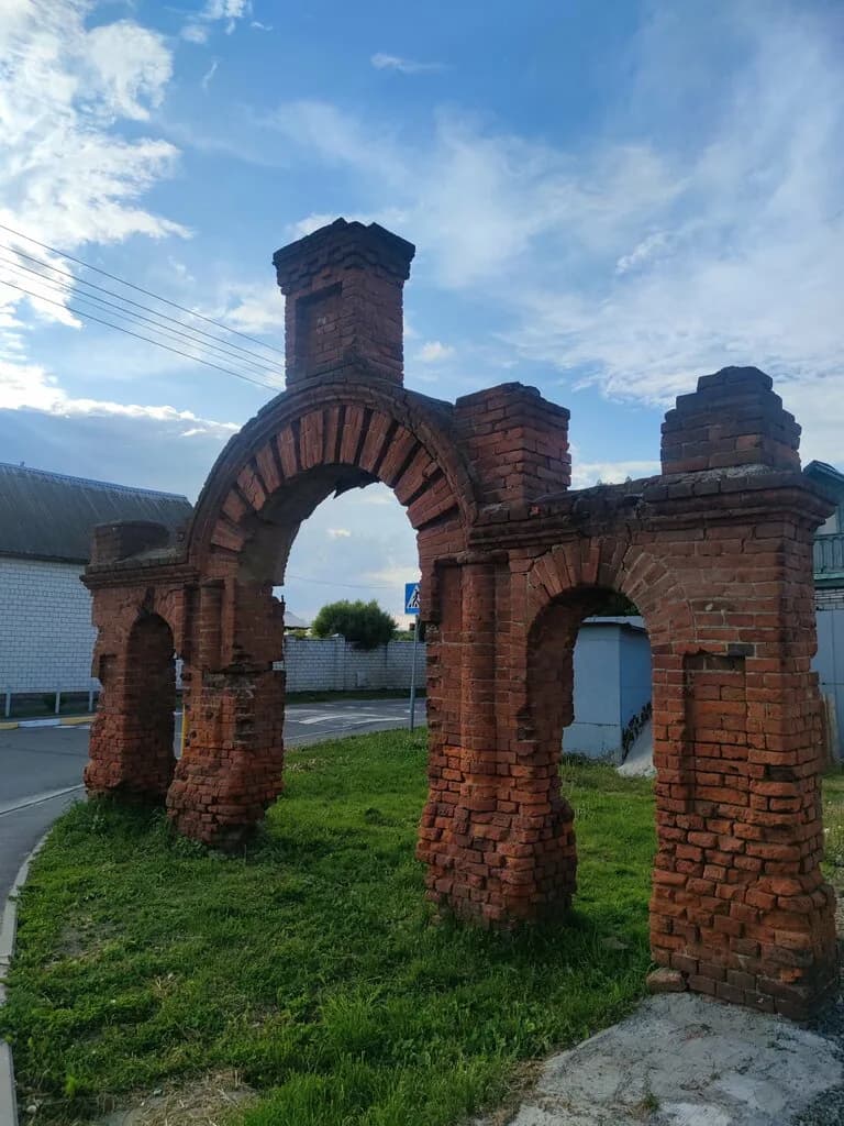 Ворота Покровской церкви — фото 5